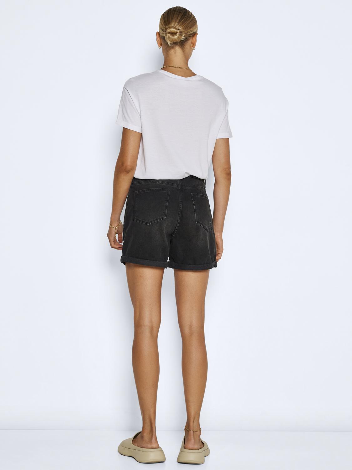 model_shot-front_full
